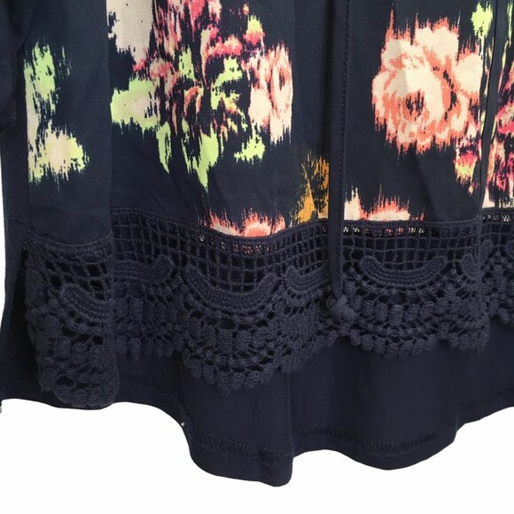 Signature Studio Blouse Women Size Medium Navy Blue Floral Roll Tab Sleeve Lace - Picture 5 of 10